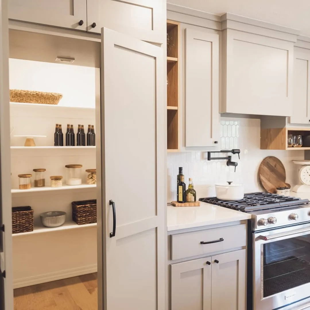 32 Pantry Door Ideas for Stylish and Practical Kitchens
